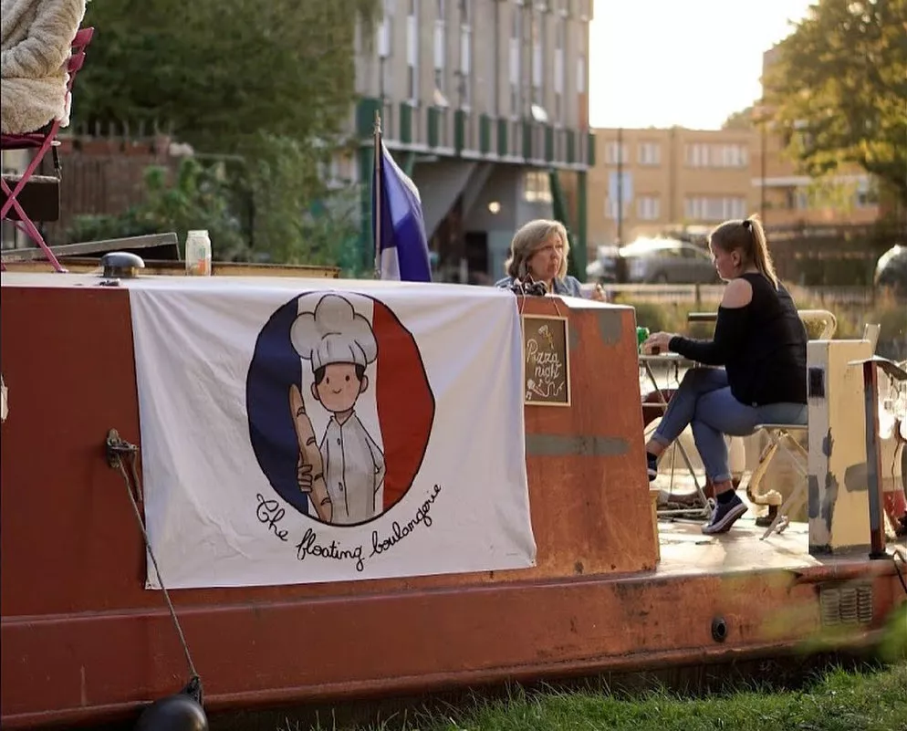  Floating Boulangerie