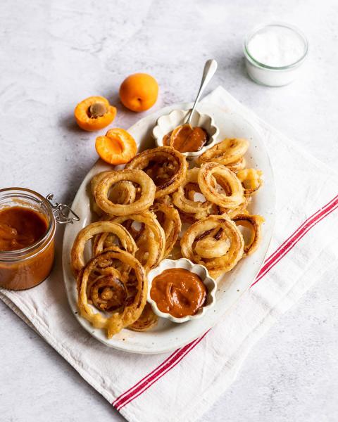 PDO Cévennes sweet onion rings with French apricot ketchup