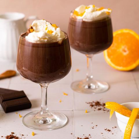 Chocolate a la taza con naranja y un toque de ron  