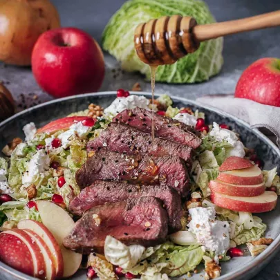 Rinderfilet auf Wintersalat mit Ziegenfrischkäse