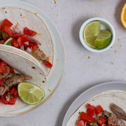 Tacos con Pato Confitado y Pico de Gallo a la naranja 