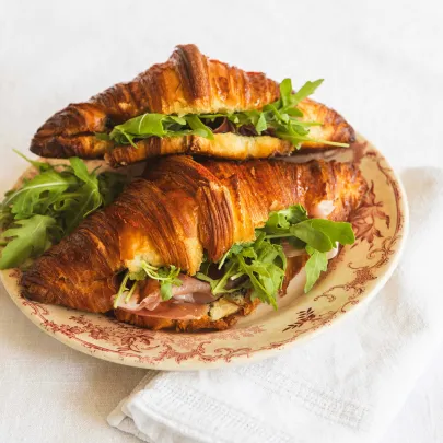 Stuffed croissant